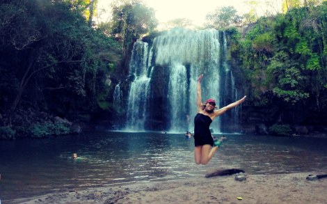 costa-rica-kimberly-jumps-waterfall